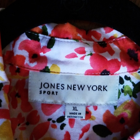 Shirt - Picture 4 of 4